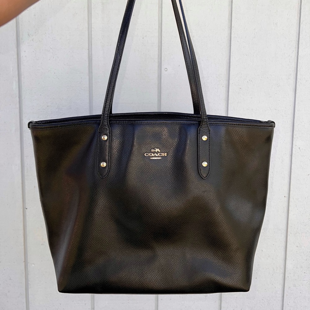 Coach black leather shoulder bag